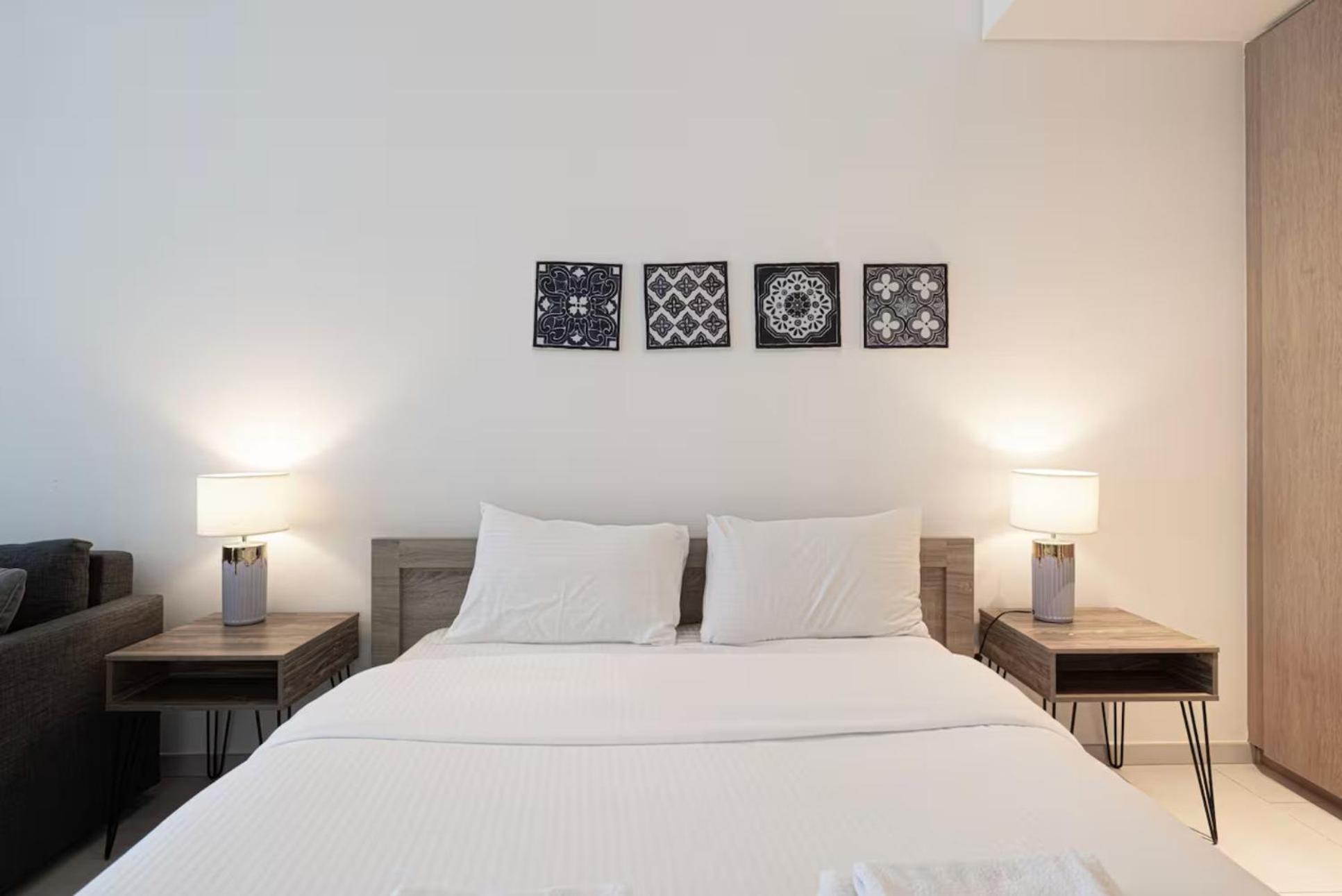 דובאי Luxury Studios With Burj Khalifa Or Canal View In Downtown - Marquise Square Tower חדר תמונה